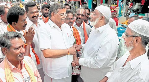 பாஜக 3-வது பெரிய கட்சியல்ல; அதிமுக, திமுகவுக்கு மாற்றுக் கட்சி: காஞ்சியில் இல.கணேசன் தகவல்