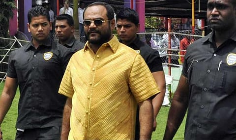 கின்னஸ் புத்தகத்தில் இடம் பிடித்தார் தங்கச் சட்டை மனிதர்