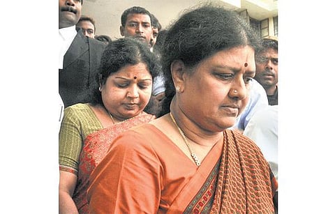 ஜெயலலிதா சொத்து குவிப்பு மேல்முறையீட்டு வழக்கில் நீதிமன்றத்தில் முரண்பட்ட தகவல்களை சசிகலா தரப்பு தெரிவிப்பது ஏன்? - கர்நாடக அரசு வழக்கறிஞர் கேள்வி