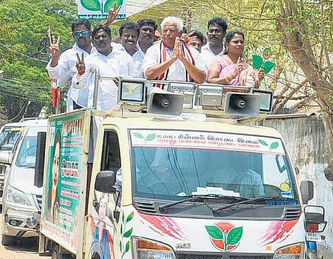 பாதாள சாக்கடை பிரச்சினையை முன்னிறுத்தி செங்கல்பட்டில் வேட்பாளர்கள் வாக்கு வேட்டை