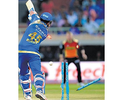 ஷிகர் தவண், ஆஷிஸ் நெஹ்ரா அசத்தல்: 85 ரன்கள் வித்தியாசத்தில் ஐதராபாத் அணி வெற்றி- புள்ளிகள் பட்டியலில் 2-வது இடத்துக்கு முன்னேற்றம்