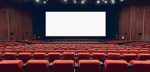 திரையரங்குகளில் பன்னாட்டு நிறுவனங்கள்