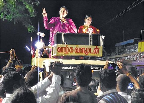 அனுதாப ஓட்டு வாங்க திமுக திட்டம்: நடிகை விந்தியா குற்றச்சாட்டு