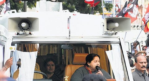 அதிமுக வேட்பாளர்களை ஆதரித்து சென்னையில் ஜெயலலிதா திடீர் பிரச்சாரம்