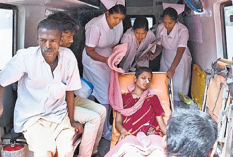 சாதி ஆணவக் கொலை செய்யப்பட்ட சங்கரின் மனைவி கவுசல்யா தற்கொலை முயற்சி