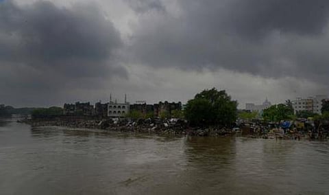 தமிழகத்தில் சில இடங்களில் இடியுடன் மழை பெய்யும்: வானிலை ஆய்வு மையம் தகவல்