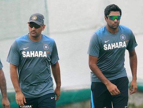 அஸ்வினை குறைவாக பயன்படுத்துவதற்கு தோனியிடம் காரணங்கள் இருக்கலாம்: சைமன் கேடிச் கருத்து