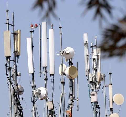 அலைக்கற்றை ஒதுக்கீடு மீதான சேவை வரியால் தொலைதொடர்பு தொழில் பாதிக்கும்: அசோசம் கவலை