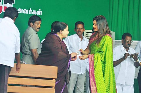 பாஜக மதிக்காததால் அதிமுகவில் சேர்ந்தேன்: திருநங்கை அப்சரா ரெட்டி பேட்டி