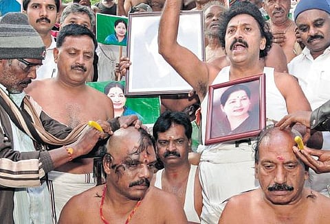 வெள்ளத்தனைய மலர்நீட்டம்!