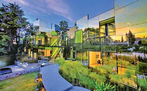 பூமியின் அழகான குடியிருப்புகள்