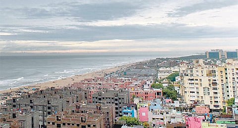 சென்னையில் கொட்டித் தீர்த்த கனமழை: கோடை வெயிலில் இருந்து தப்பித்த மக்கள்