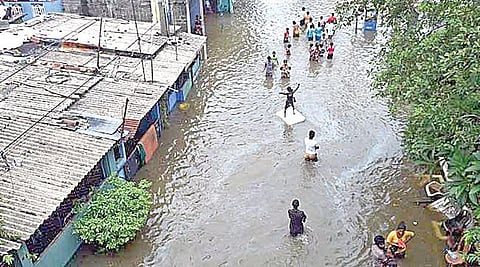 புயலால் இலங்கைக்கு கடுமையான பாதிப்பு: நிவாரணப் பொருட்களை அனுப்பியது இந்தியா