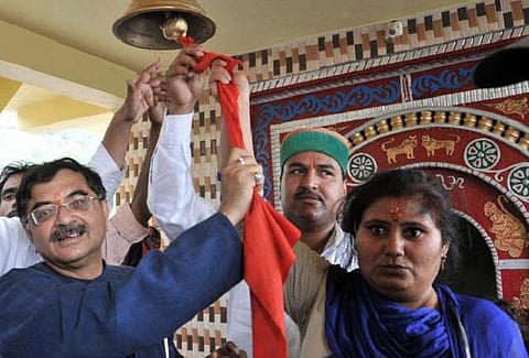 உத்தராகாண்டில் பாஜக எம்.பி தருண் விஜய் மீது தாக்குதல்