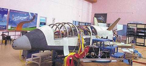 மீண்டும் பயன்படுத்தும் விண்கலம் நாளை விண்ணில் பாய்கிறது