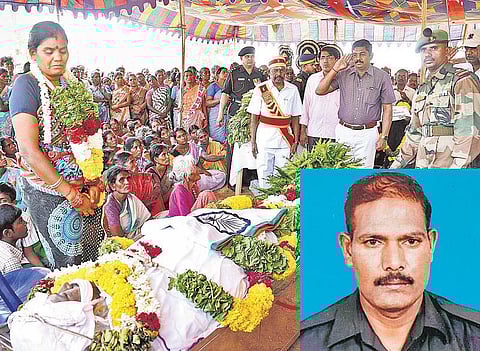 அருணாச்சலப் பிரதேசத்தில் சாலை விபத்தில் பலியான கிருஷ்ணகிரி ராணுவ வீரர் உடல் 42 குண்டுகள் முழங்க அடக்கம்