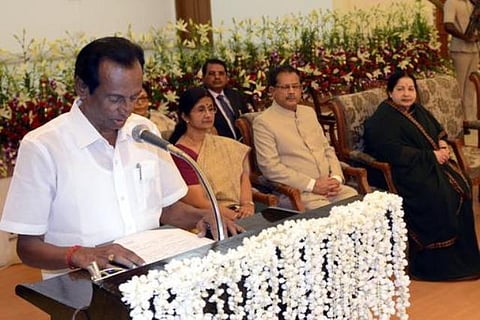 சட்டப்பேரவை தற்காலிக தலைவராக செம்மலை பதவியேற்பு