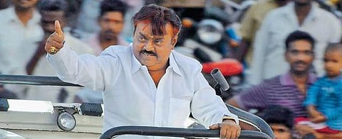 வாரந்தோறும் கிளைக் கழக கூட்டம் நடத்த மாவட்ட செயலாளர்களுக்கு உத்தரவு: ரசிகர் மன்ற பாணிக்கு திரும்பும் விஜயகாந்த்