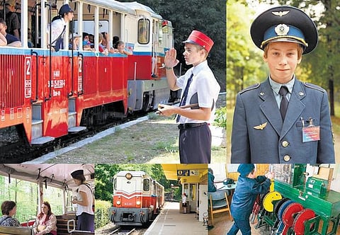 சிறுவர்கள் ஓட்டும் ரயில்!