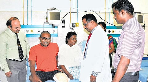 6 ஆண்டுகளாக நடக்க முடியாமல் அவதிப்பட்ட இளைஞருக்கு பன்னோக்கு மருத்துவமனையில் அறுவை சிகிச்சை: இந்தியாவில் முதல்முறை சாதனை