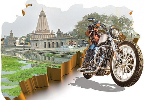 ஈஷா குப்தா @ இந்திய சாலைகள்: வெளிச்சத்தை நோக்கிப் பயணிப்பீர்களா மக்களே?