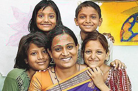 முகங்கள்: 900 குழந்தைகளைக் காப்பாற்றிய கீர்த்தி!