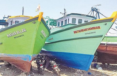 மீன்பிடித் தடைக்காலம் நிறைவு: மீனவர்கள் இன்று கடலுக்குச் செல்கின்றனர் - தயார் நிலையில் விசைப்படகுகள்