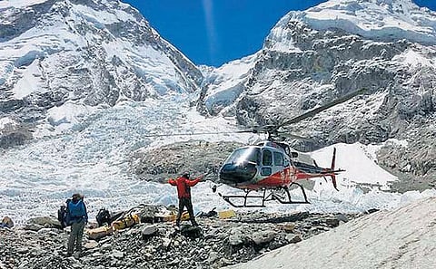 எவரெஸ்ட் சிகரத்தை தொட முயன்றபோது மாயமான இந்திய மலையேற்ற வீரர்களின் உடல்களை மீட்கும் முயற்சி கைவிடப்பட்டது