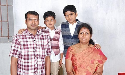 பல்லடம் அருகே ஆயத்த ஆடை நிறுவன அதிபர் குடும்பத்துடன் தற்கொலை?