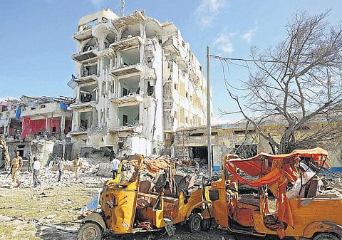 சோமாலியாவில் தீவிரவாதிகள் தாக்குதல்: 2 எம்.பி.க்கள் உட்பட 16 பேர் பலி, 55 பேர் காயம்