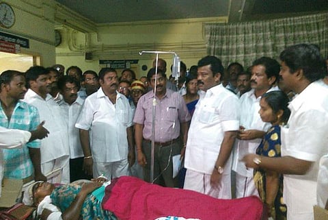 கிருஷ்ணகிரி விபத்தில் காயமடைந்தவர்களுக்கு அமைச்சர்கள் குழு நேரில் ஆறுதல்