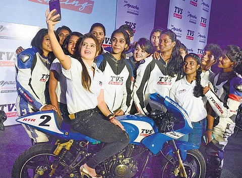 இந்தியாவில் முதன் முறையாக பெண்கள் கலந்துகொள்ளும் பைக் ரேஸிங்: சென்னை, கோவையில் நடைபெறுகிறது