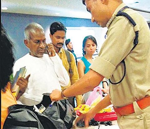 பெங்களூர் விமான நிலையத்தில் சோதனை: இளையராஜாவிடம் மன்னிப்பு கேட்ட அதிகாரிகள்