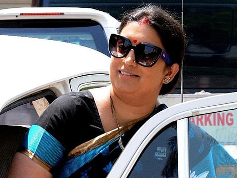 ஸ்மிருதி இரானியை டியர் என அழைத்த பிஹார் அமைச்சர்: ட்விட்டரில் வார்த்தைப் போர்