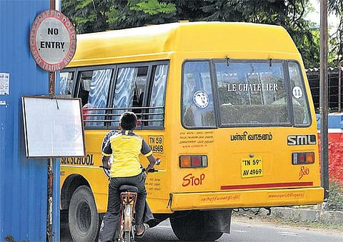 மதுரையில் விதிமீறும் பள்ளி வாகனங்களால் விபத்துகள் அதிகரிக்கும் அபாயம்