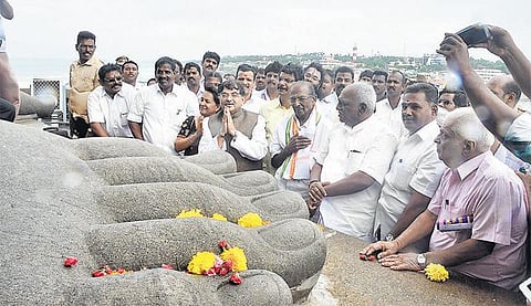 கங்கைக் கரையில் சிலை நிறுவப்படுவதையொட்டி திருவள்ளுவர் திருப்பயண யாத்திரை: பொன்.ராதாகிருஷ்ணன், தருண் விஜய் எம்பி பங்கேற்பு