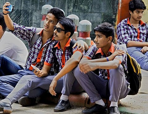 ‘அடிக்கடி செல்ஃபி எடுப்பதால் முகத்தில் சுருக்கம், தோல் பாதிக்கும்; சன்ஸ்க்ரீன்கள் பயனளிக்காது’