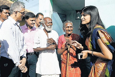 மதுரையில் 90 வயது முதியவரை பார்த்து கழிப்பறை கட்டிய கிராமம்: மத்திய அரசு செயலர் பாராட்டு