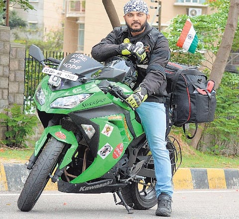 புற்றுநோயிலிருந்து மீண்டவரின் 35,000 கி.மீ. பயணம்