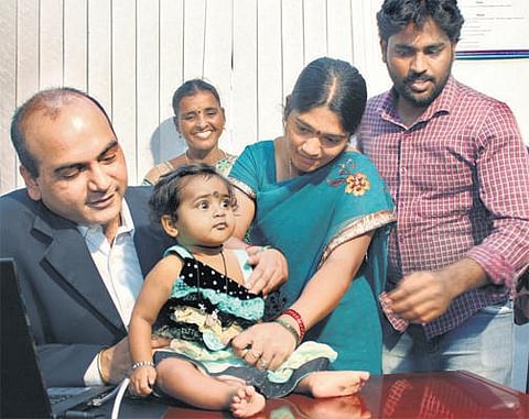 ஆந்திராவில் கருணைக் கொலைக்கு அனுமதி கேட்டவரின் 8 மாத குழந்தை சென்னை மருத்துவமனையில் அனுமதி: ரூ.50 லட்சம் செலவை ஆந்திர அரசு ஏற்கிறது