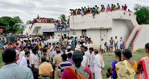 மேட்டூர் அருகே பரபரப்பு: காணாமல்போன சிறுமி சடலமாக மீட்பு - 17 வயது சிறுவன் கைது