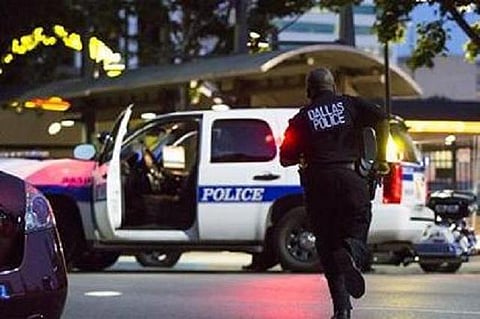 அமெரிக்காவில் போலீஸ் எதிர்ப்பு போராட்டத்தில் 5 அதிகாரிகள் சுட்டுக் கொலை