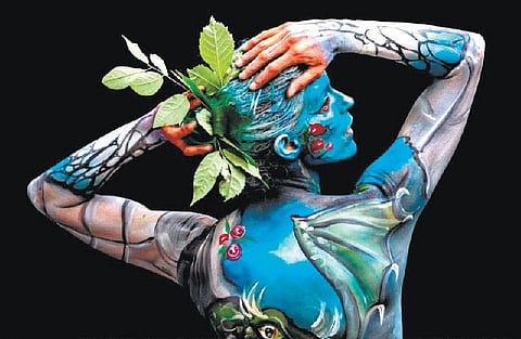 உடல்களே ஓவியங்களாக...