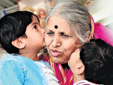 வானவில் பெண்கள்: இல்லாதவர்களோடு எப்போதும் இருப்பவர்!