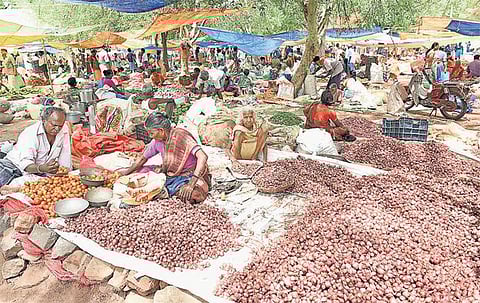 அம்மா வாரச்சந்தையில் 177 கடைகளை திறக்கும் அரசுத் துறைகள்: தனியார் நிறுவனங்களுடன் பேச்சுவார்த்தை தீவிரம்