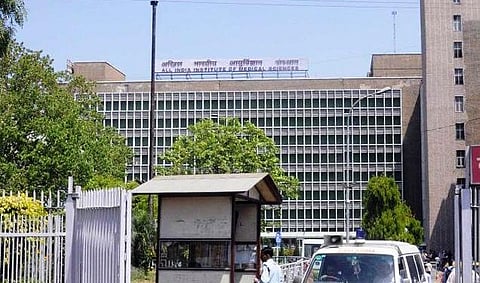 டெல்லி எய்ம்ஸ் மருத்துவமனையில் பயிற்சி பெற்றுவந்த சென்னை மாணவர் மர்ம மரணம்