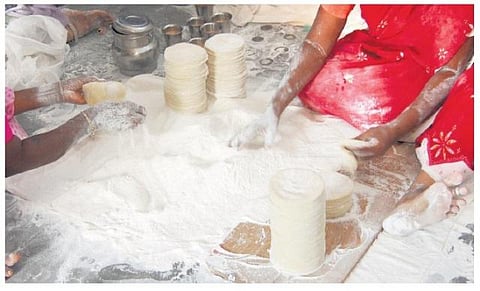 கம்பெனி சட்டத்துக்குள் கொண்டு வராமல் மோசடி: அங்கீகரிக்கப்படாத காஞ்சிபுரம் அப்பளத் தொழிலாளர்கள்