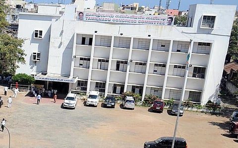 புதிய தலைவர் நியமிக்கப்படாததால் காங்கிரஸில் கோஷ்டி மோதல்: காமராஜர் பிறந்த நாளை கொண்டாட தனித்தனியாக அழைப்பு