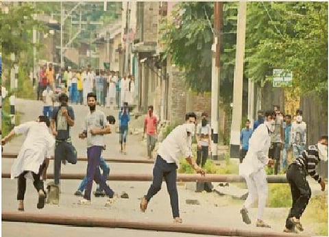 காஷ்மீரில் 6-வது நாளாக கலவரம்: பலி எண்ணிக்கை 38 ஆக உயர்வு