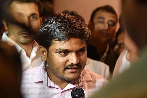 குஜராத்தில் அடுத்த ஆண்டு தேர்தல்: ஹர்திக் படேலை இழுக்க அரசியல் கட்சிகள் தீவிர முயற்சி